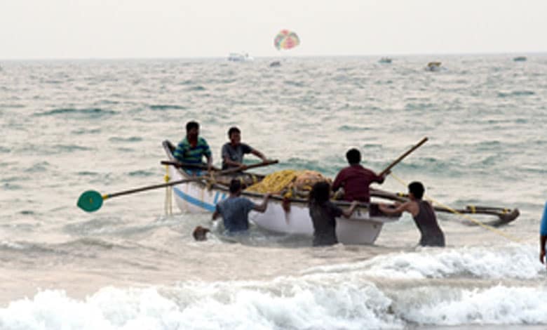 Sri Lankan Navy arrests 12 Tamil Nadu fishermen