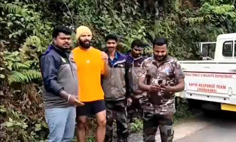 Vijay Deverakonda runs through Kerala’s tea estates, poses with forest officers