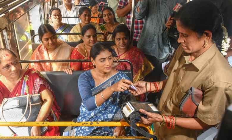 YS Sharmila travels in bus, reminds CM Naidu of poll promise