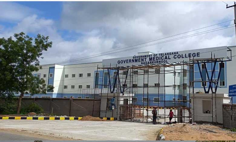 Nagarkurnool Medical College Draws Criticism for Displaying Incorrect Telangana Emblem