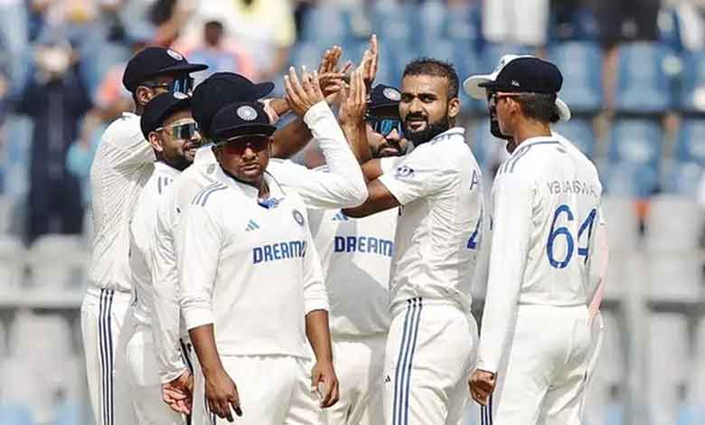 3rd Test: New Zealand reach 26/1 at tea after bowling out India for 263