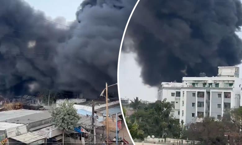 Breaking News: Massive Fire Breaks Out at Aramghar Junction, Traffic Comes to a Halt