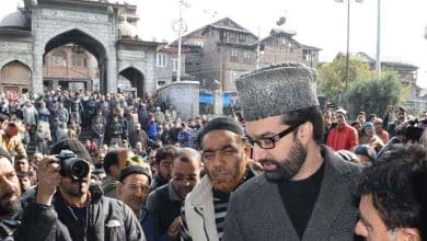 Mirwaiz Umer expresses concern over growing trend of online gambling in Kashmir