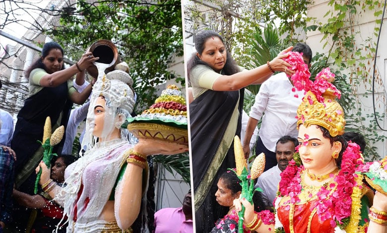 Telangana Thalli's statue installed in Secretariat unacceptable