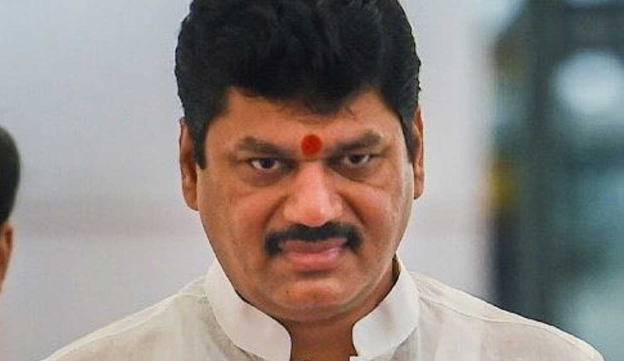 Munde Resignation: Maharashtra Minister Quits Citing Health Concerns and Moral Stand