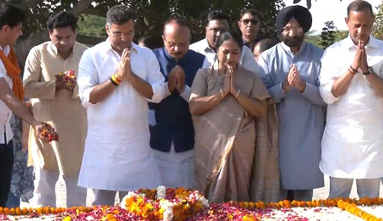 Delhi CM Rekha Gupta, Parvesh Verma Pay Tributes to Sahib Singh Verma on Birth Anniversary