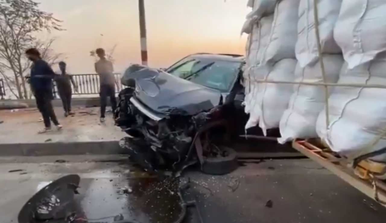 Hyderabad: Car Spirals Out of Control and Crashes at NTR Ghat