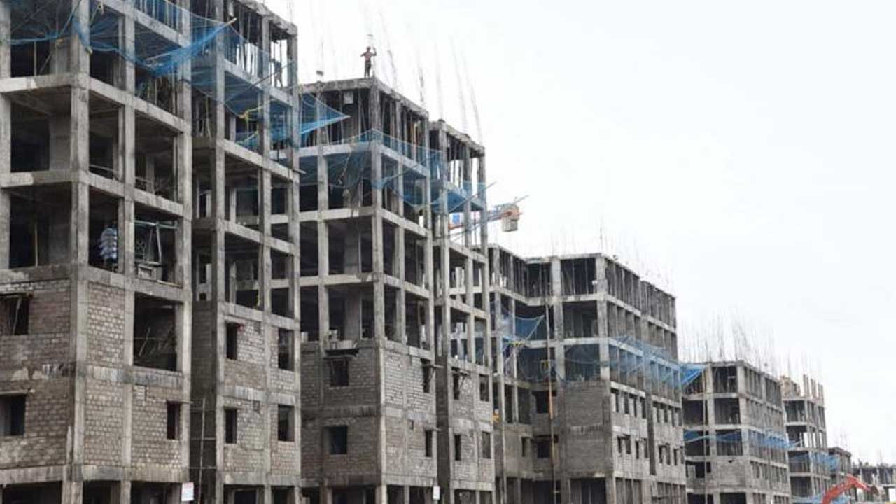 Maharashtra Government Cracks Down on Illegal Constructions, Assures Shelter Under PMAY