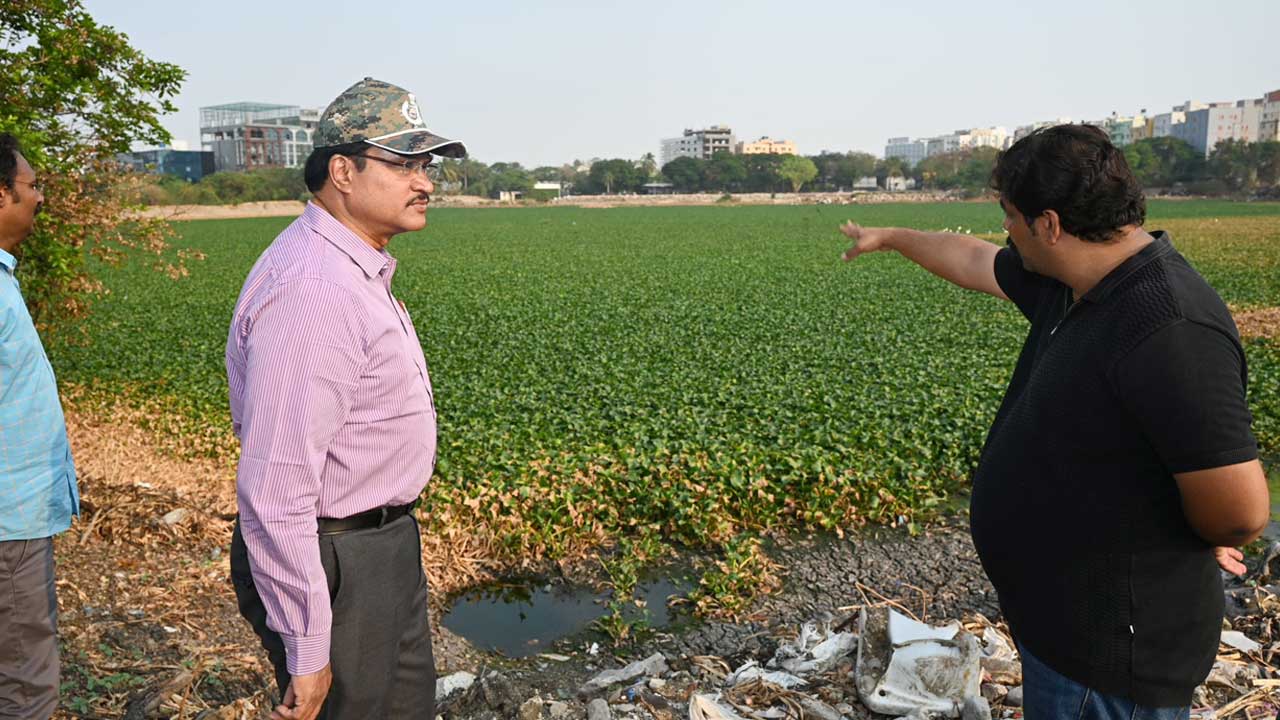 HYDRAA Commissioner Inspects Pond Development and Beautification Works in Madhapur