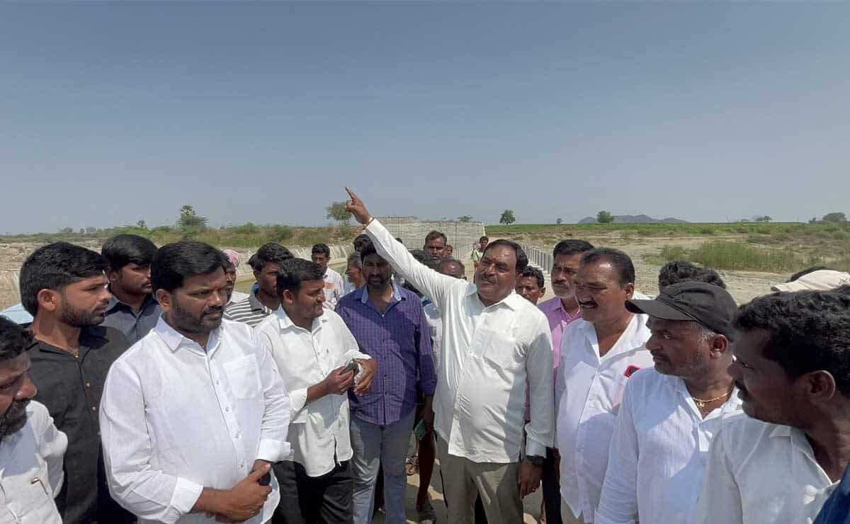 Rs 25,000 per Acre for Dried Crops: Will the Government Act Before It's Too Late?