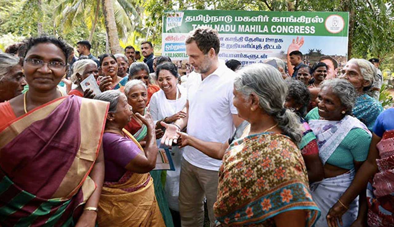 Kharge, Rahul, Priyanka Greet Women on International Women's Day