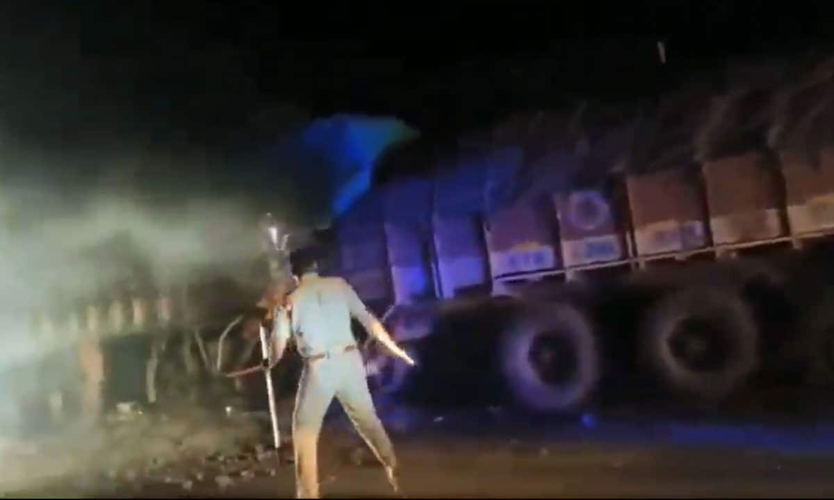 4 Lorries Collide, Drivers Injured After Police Block Highway with Sudden Roadblock: Video
