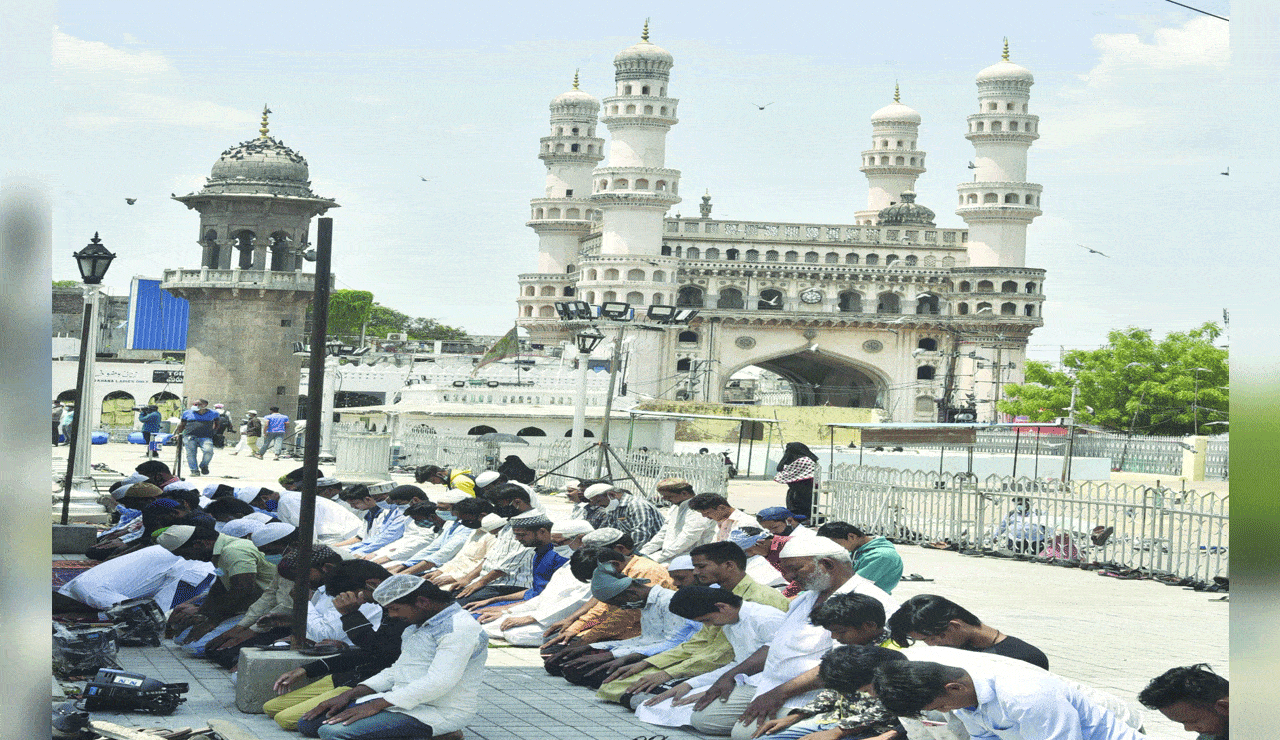 Ramadan: Last Friday Prayers Peacefully Concluded at Charminar and Macca Masjid