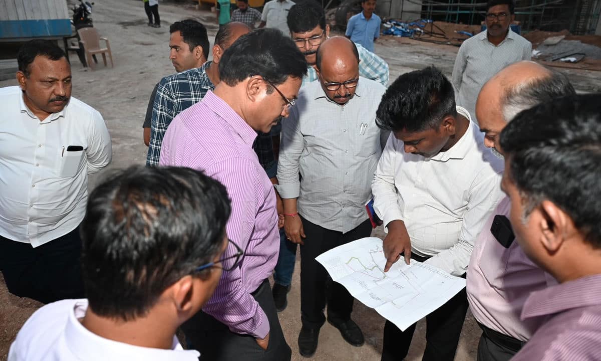 HYDRAA Commissioner Inspects Illegal Construction in Khajaguda Warns Builder Over Encroachment