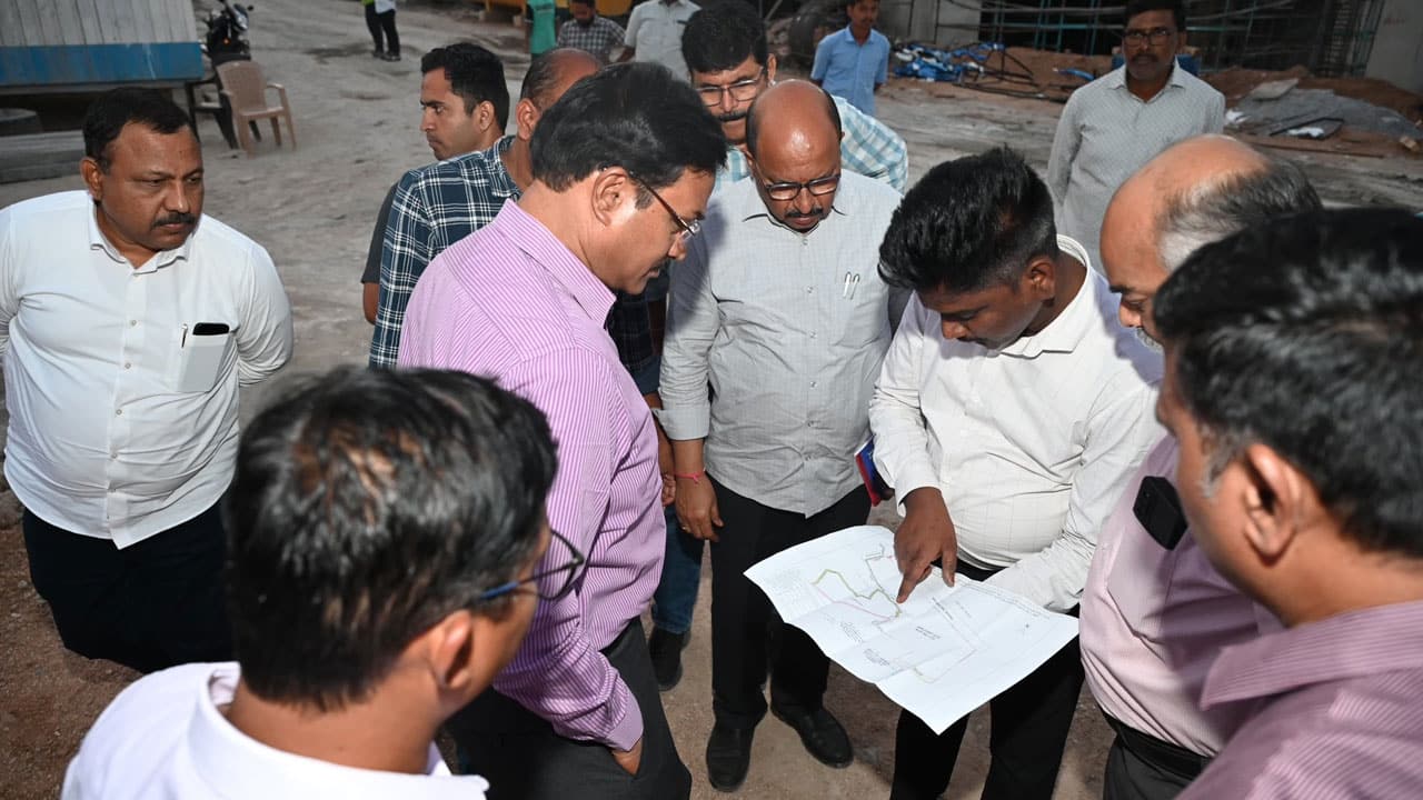 HYDRAA Commissioner Inspects Illegal Construction in Khajaguda Warns Builder Over Encroachment