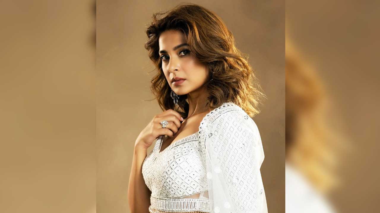 Jennifer Winget’s Ultimate Red-Carpet Style & Fashion Evolution