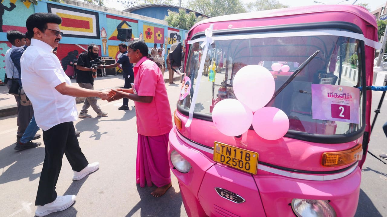 TN CM Launches 100 Pink Autos, Announces Hostels for Working Women