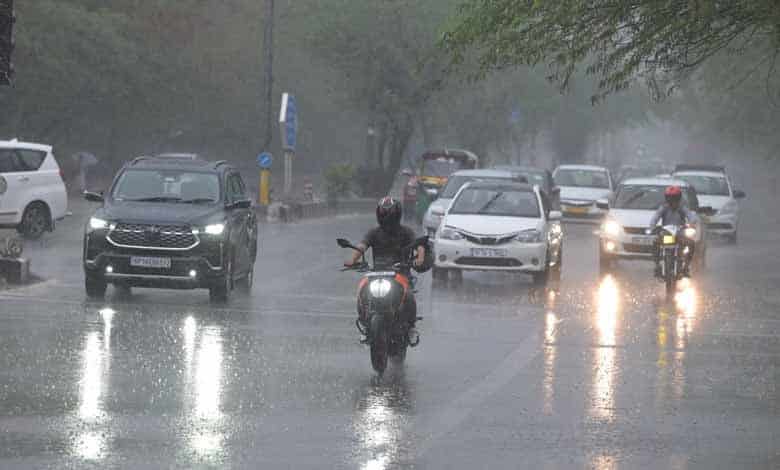 Hyderabad Battles Torrential Rain and Thunderstorms After Scorching Heat!