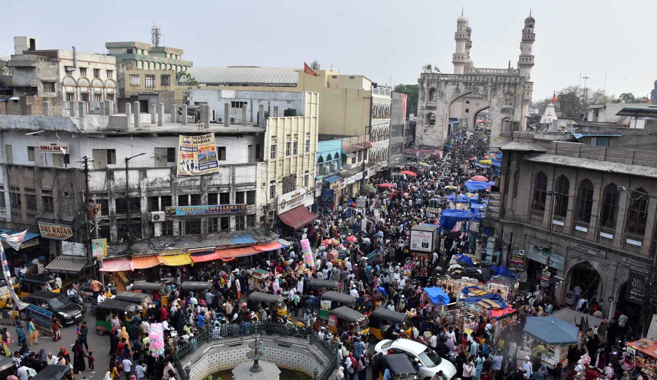 Hyderabad Gears Up for Eid ul-Fitr: Bazaars Swarmed with Shoppers
