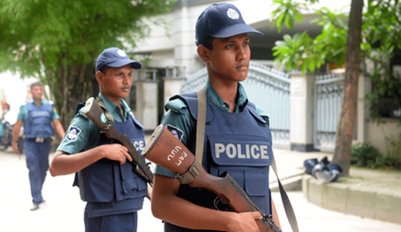 Dozens Injured in Violent Clash Between NCP and BNP in Bangladesh