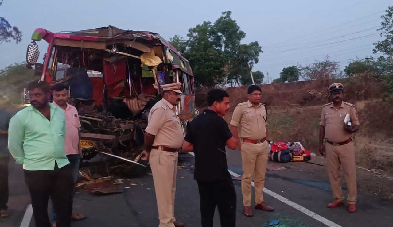 Karnataka: Five Killed, 11 Injured in Road Accident Near Kalaburagi
