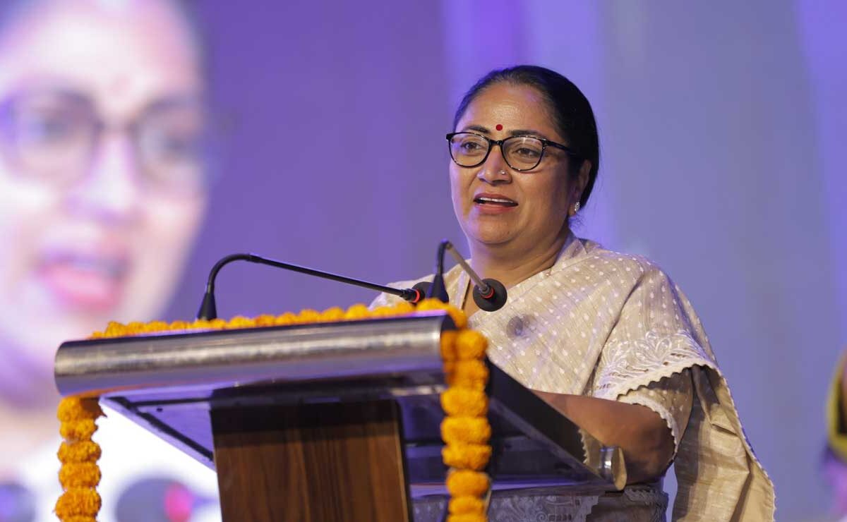 Fact Check: Is CM Rekha Gupta the Woman Dancing in Viral Bollywood Video? Here's the Truth