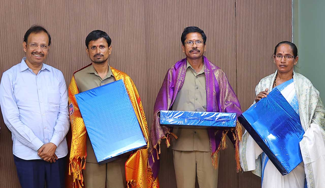 Telangana: ASHA Worker, Driver, and Conductor Honored for Mid-Bus Childbirth Assistance