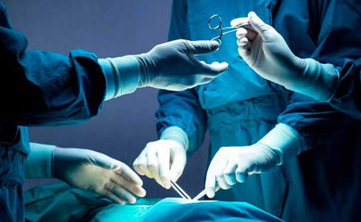 Hyderabad: Doctors at Koti Hospital remove a needle over 2 inches long from a driver's stomach