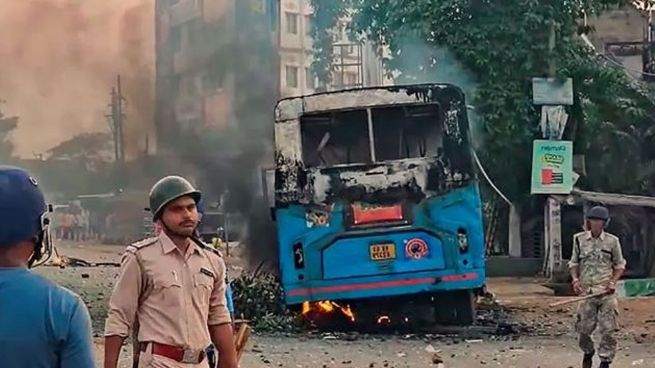 Waqf Act Protests Turn Violent in Bengal’s Murshidabad; Father-Son Duo Killed