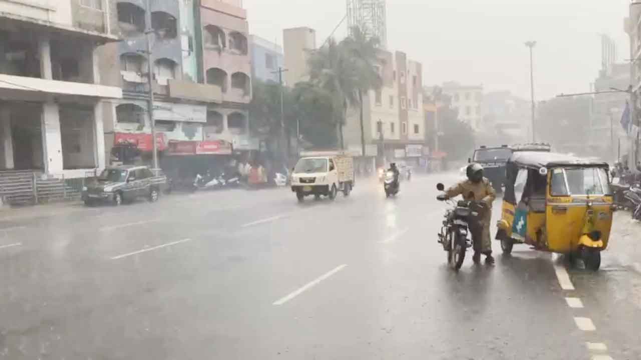 Rain lashes several parts of Hyderabad, brings relief from heat