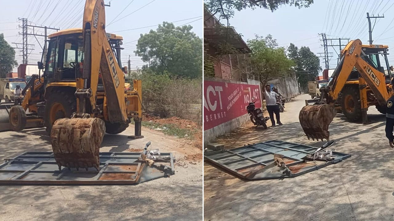 Hyderabad: Land Mafias Shocked as HYDRAA Clears Road to NH-44, Dismantles Illegal Gates in Bold Operation