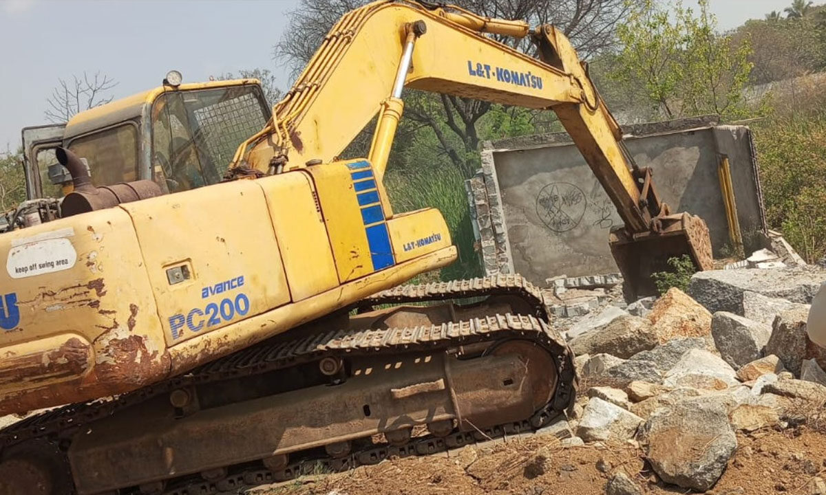 Illegal Structures Demolished in Kokapet’s Survey No. 100 Amid Heavy Security