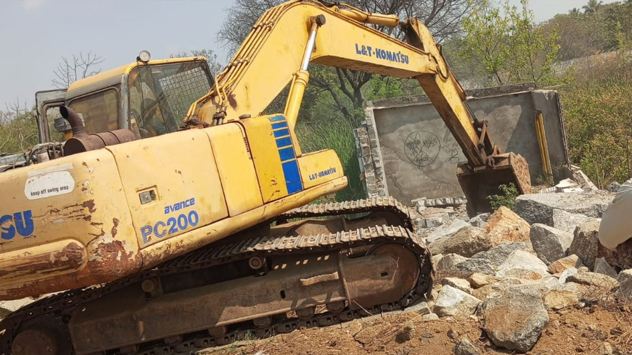 Illegal Structures Demolished in Kokapet’s Survey No. 100 Amid Heavy Security