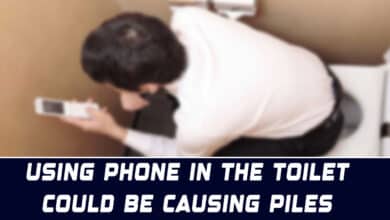 Using Phone in the Toilet Could Be a Health Disaster – Doctors Warn It May Lead to Piles!