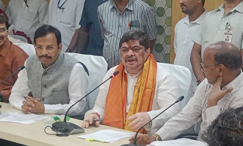 Ponnam Prabhakar Vows Full Support for Well-being of RTC Retired Employees