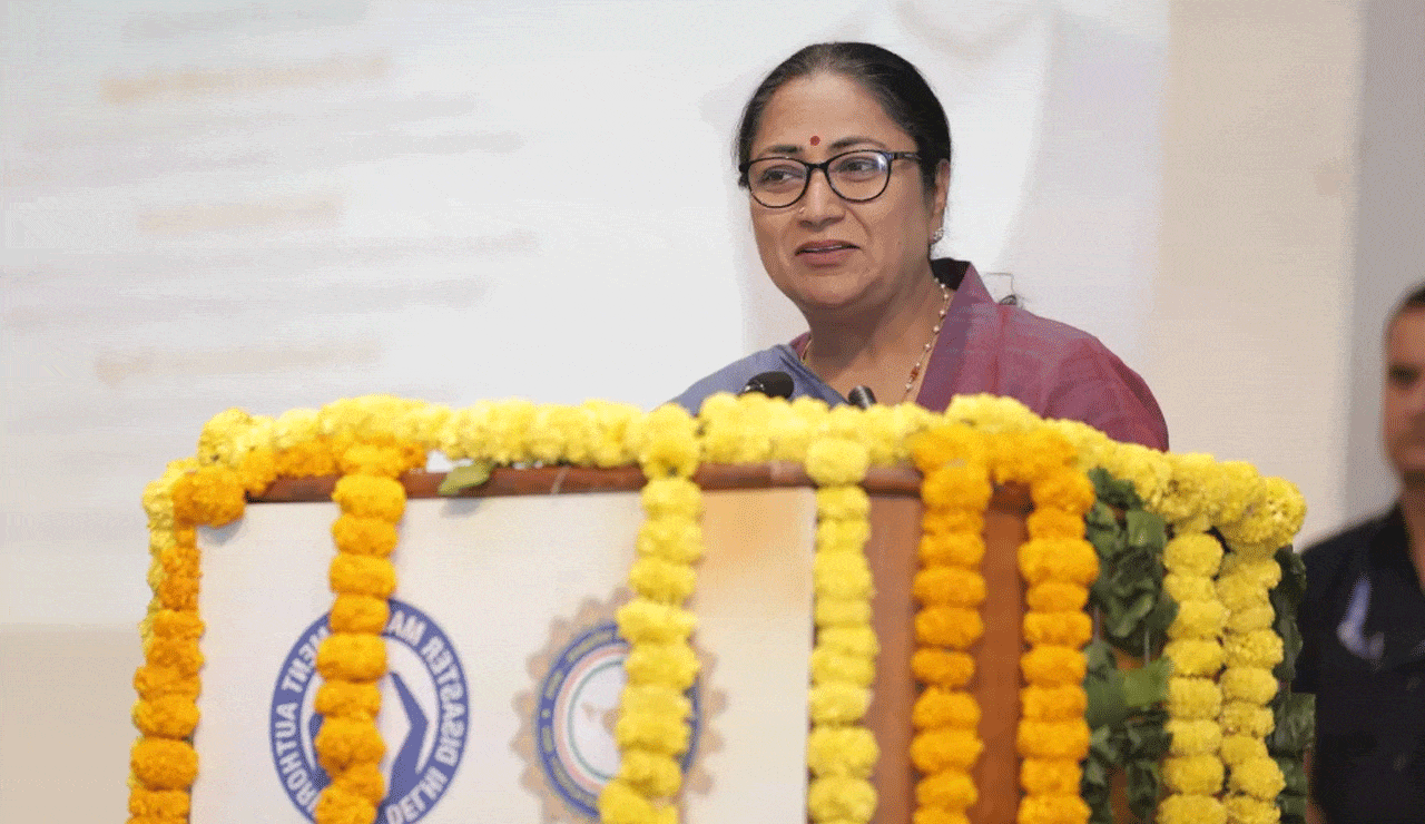 Delhi CM Rekha Gupta Visits Shalimar Bagh: Focus on Civic Improvements and Visa Enforcement
