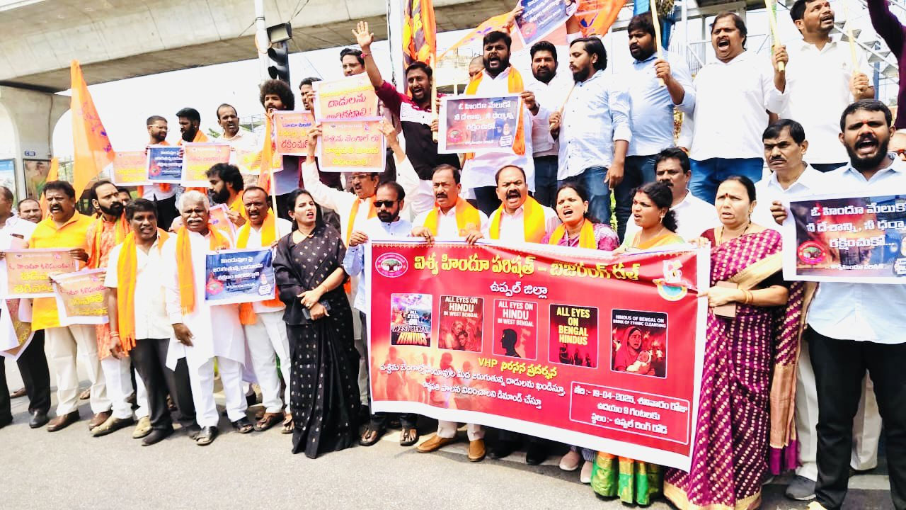 VHP Stages Nationwide Protests Over Murshidabad Violence, Demands President’s Rule in Bengal