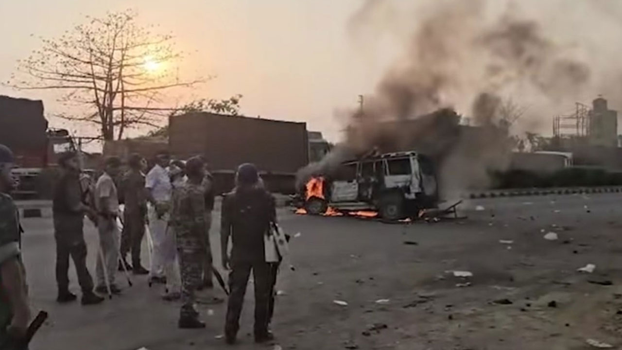 Three Killed, over 100 Arrested in Waqf-Related Violence in West Bengal's Murshidabad