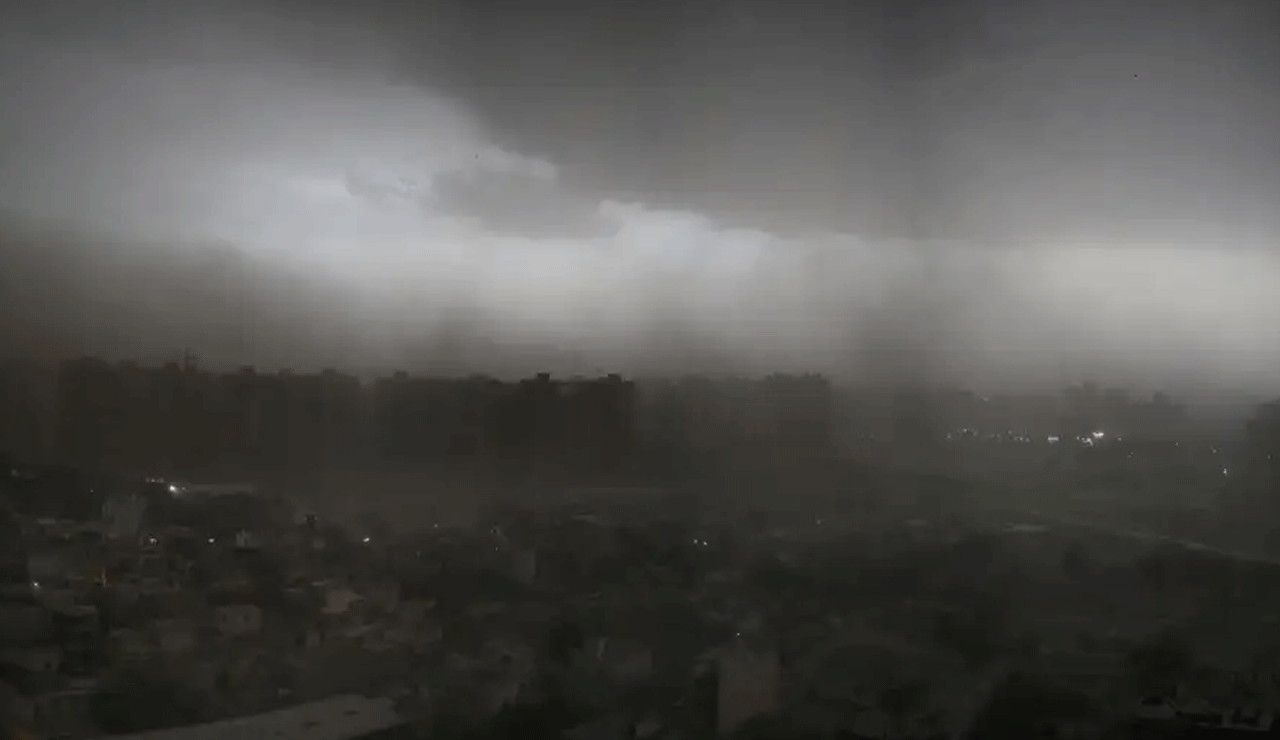 Windstorm 2025: Capital Closes Down Amid Extreme Weather