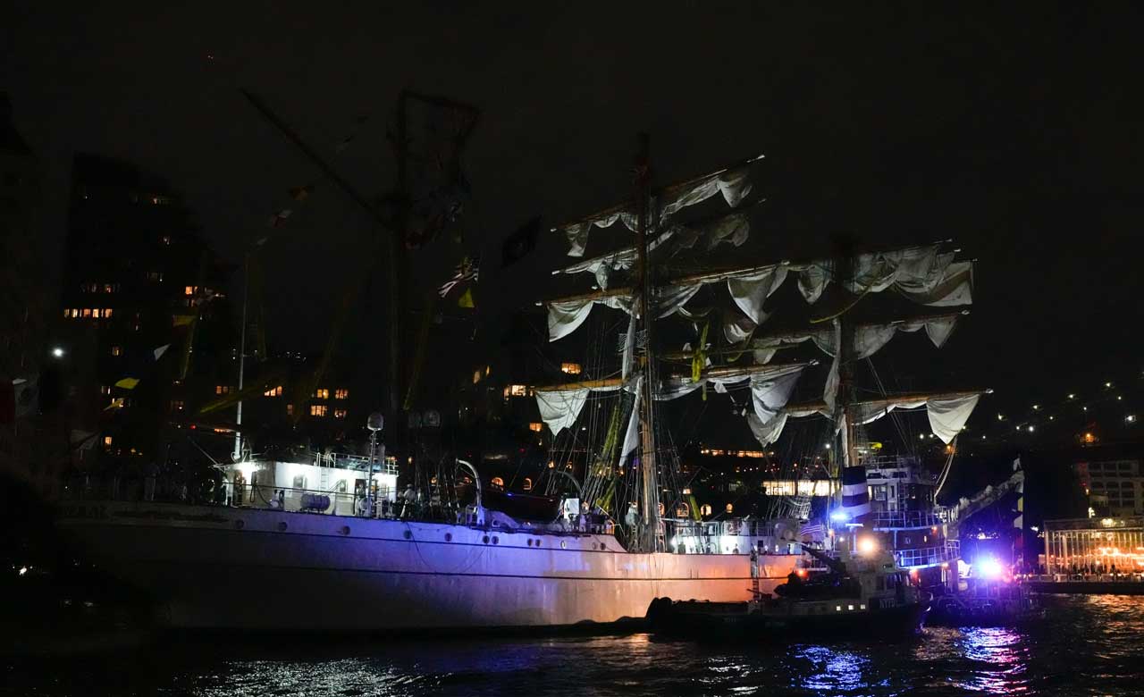Mexican Navy Ship Cuauhtemoc Crashes into Brooklyn Bridge, Injuring 22