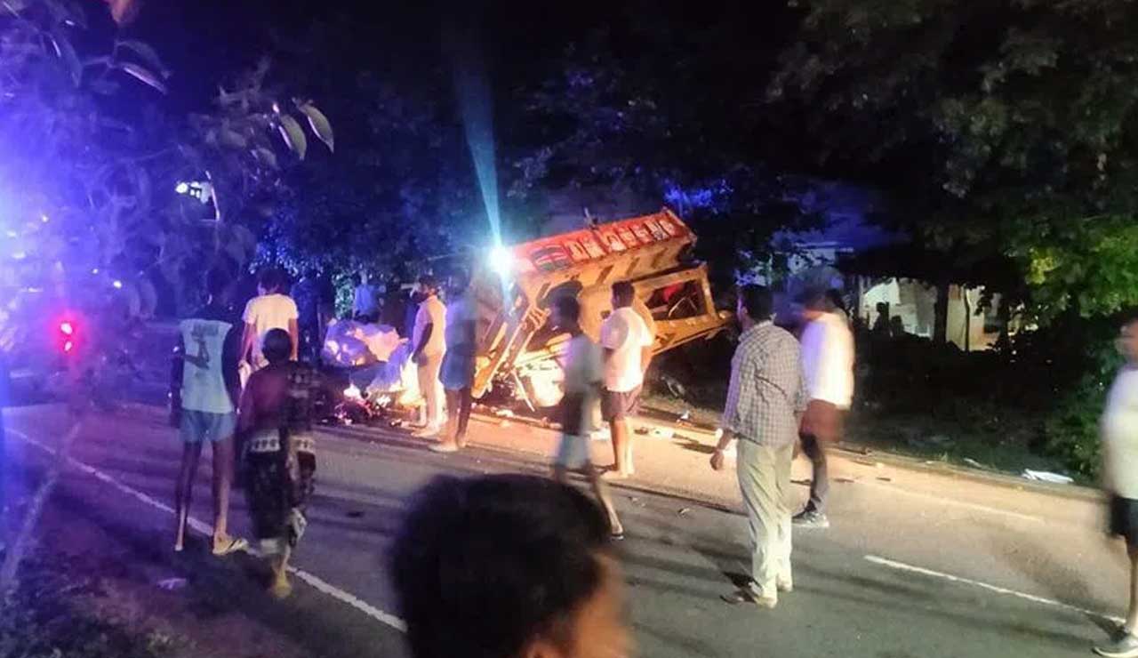 Telangana Tragedy: 2 Devotees Killed, 20 Injured as Sand Truck Rams Tractor Trolley in Mulugu