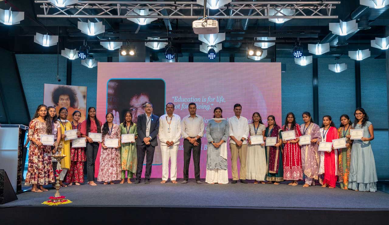 Sri Sathya Sai Program Trains 80 Youth in Data Engineering