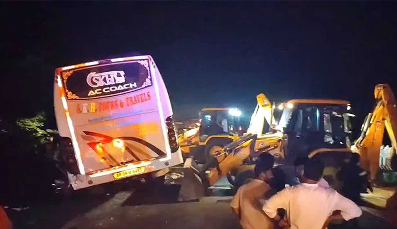 Telangana Accident: Wedding Bus Crashes into Parked Lorry, 4 Dead, 20 Injured
