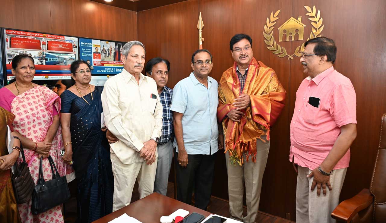 HYDRA Commissioner A.V. Ranganath Felicitated for Protecting Rayadurgam Lake from Encroachment