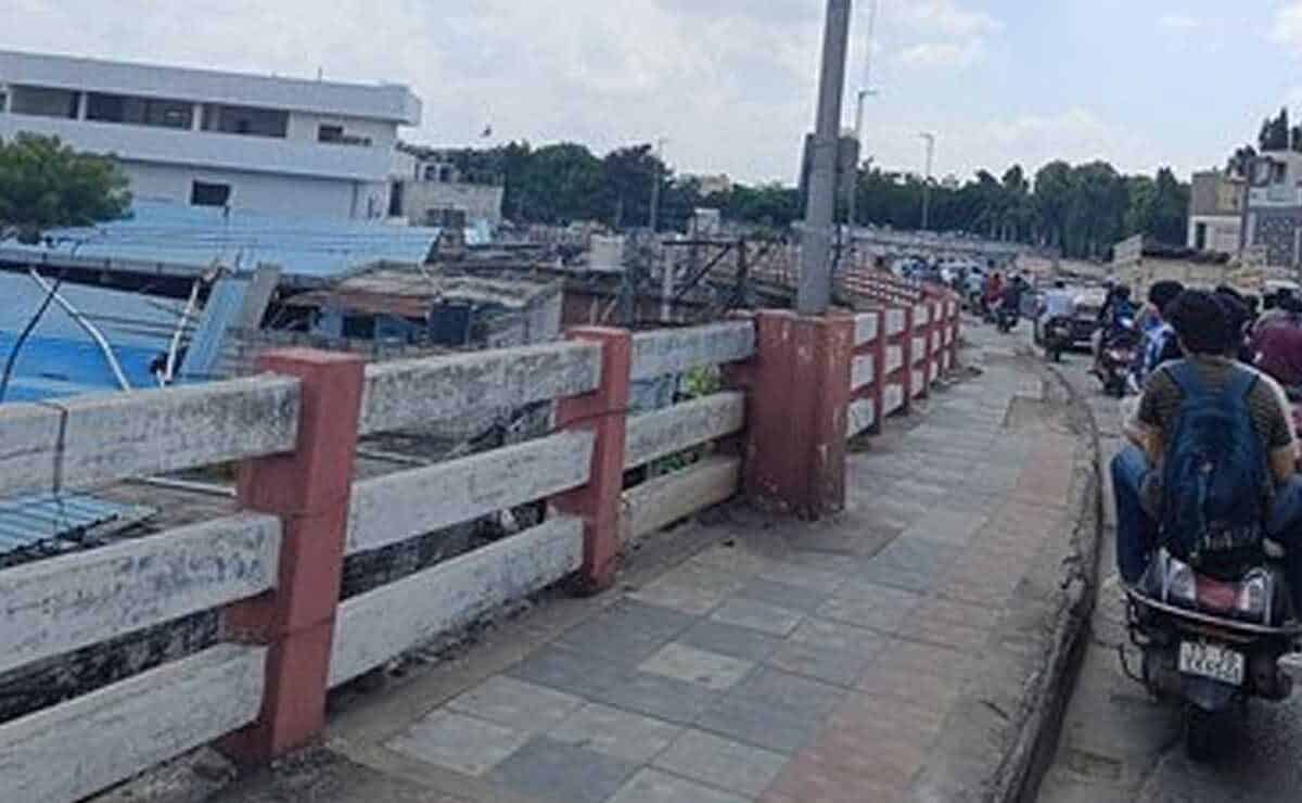 Hyderabad: Two Injured as Fatehnagar Bridge Staircase Suddenly Collapses