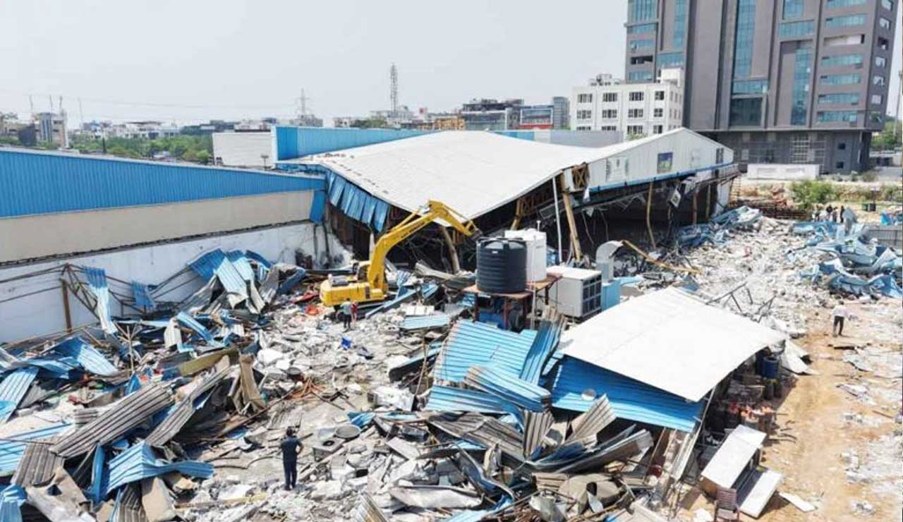 Hyderabad: Illegal Constructions Demolished by HYDERA in Gachibowli