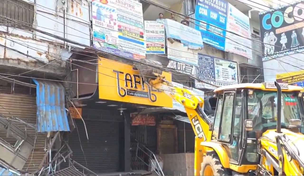 HYDRAA Demolishes Illegal Encroachments in Mehdipatnam
