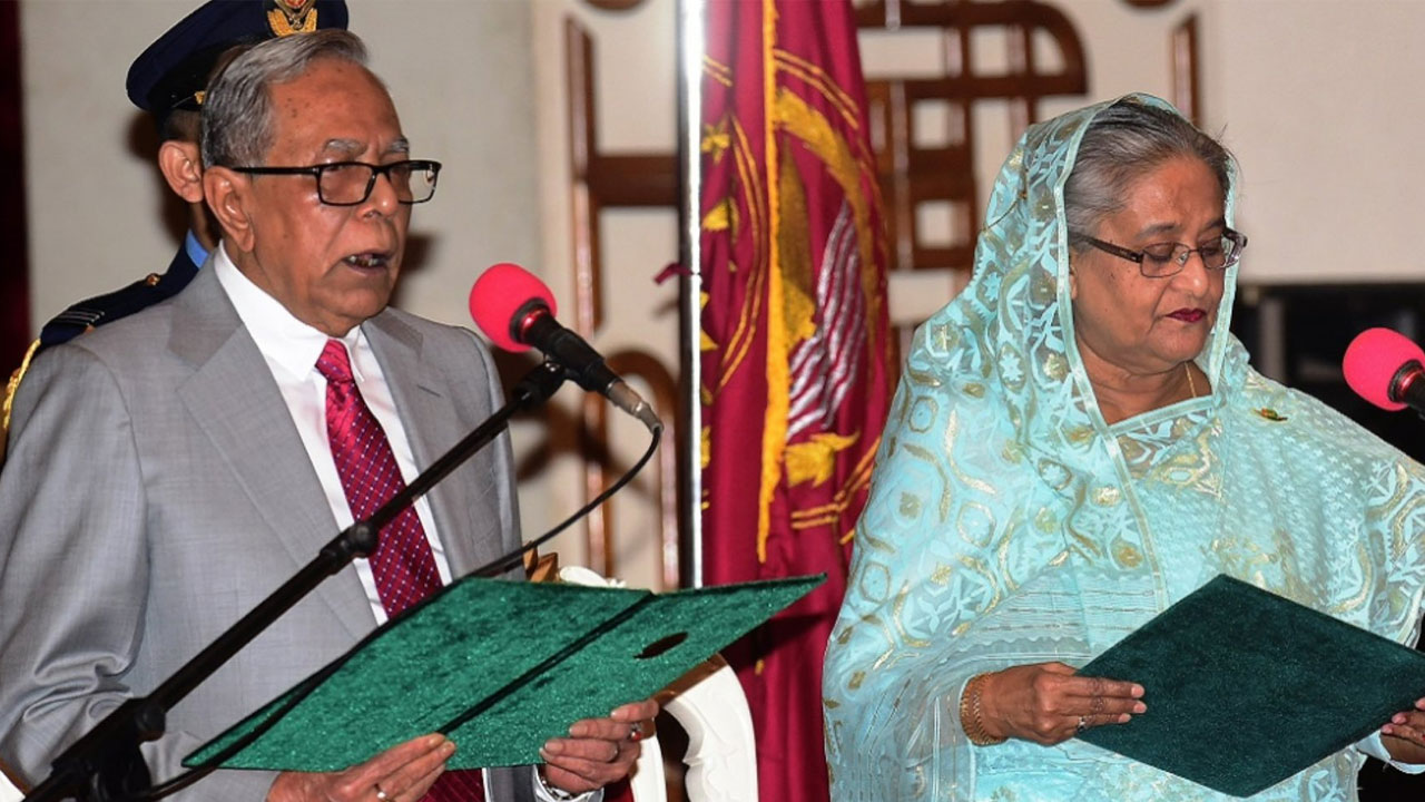 Why Did Ex-Bangladesh President Abdul Hamid Flee in a Lungi at 3 AM? Full Story Inside