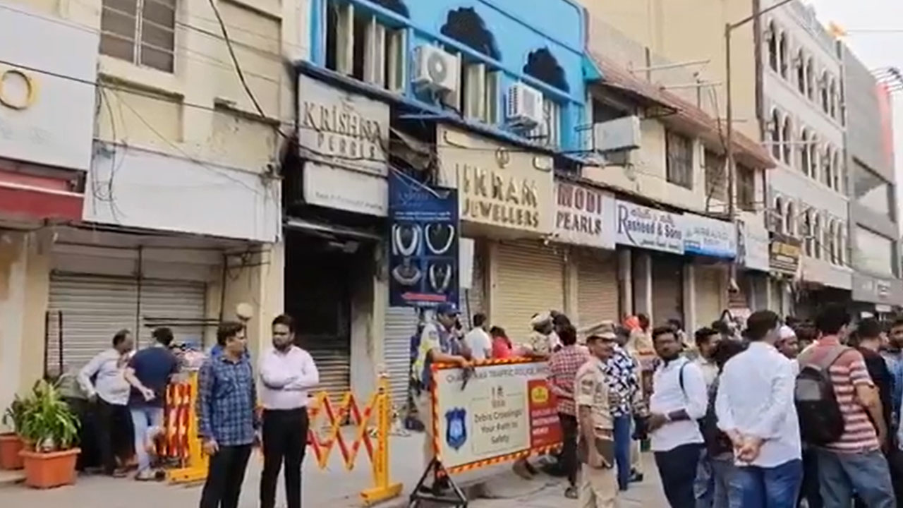 Shops Closed at Charminar as Hyderabad Mourns Gulzar Houz Fire Tragedy