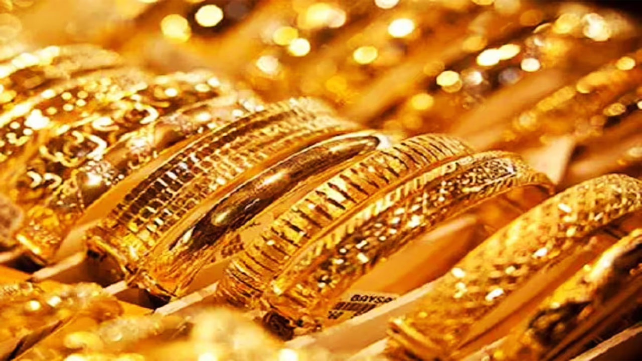Gold Prices Drop Over ₹7,000: Experts Weigh In — Is Now the Right Time to Buy?